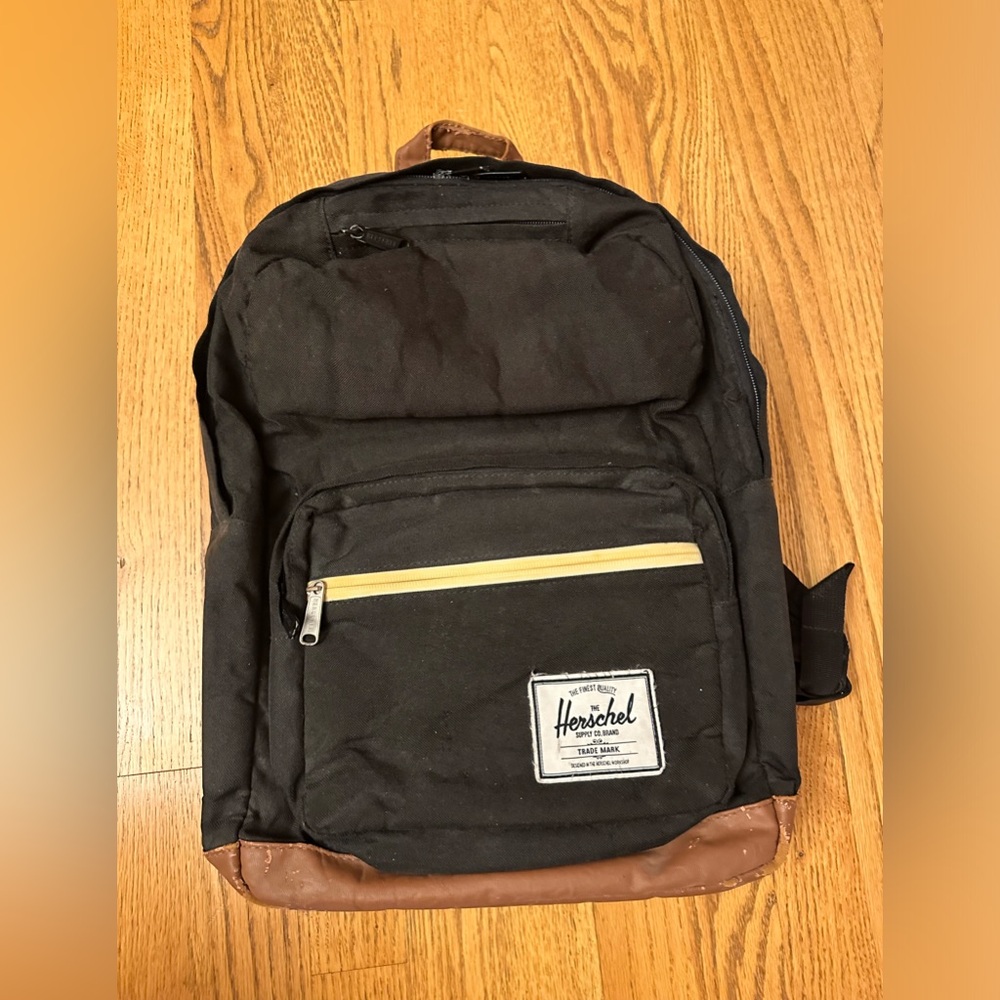 Herschel’s pop quiz backpack 25L